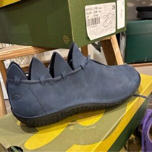 Loints of Holland fusion blue spike top shoes size 39 nwt